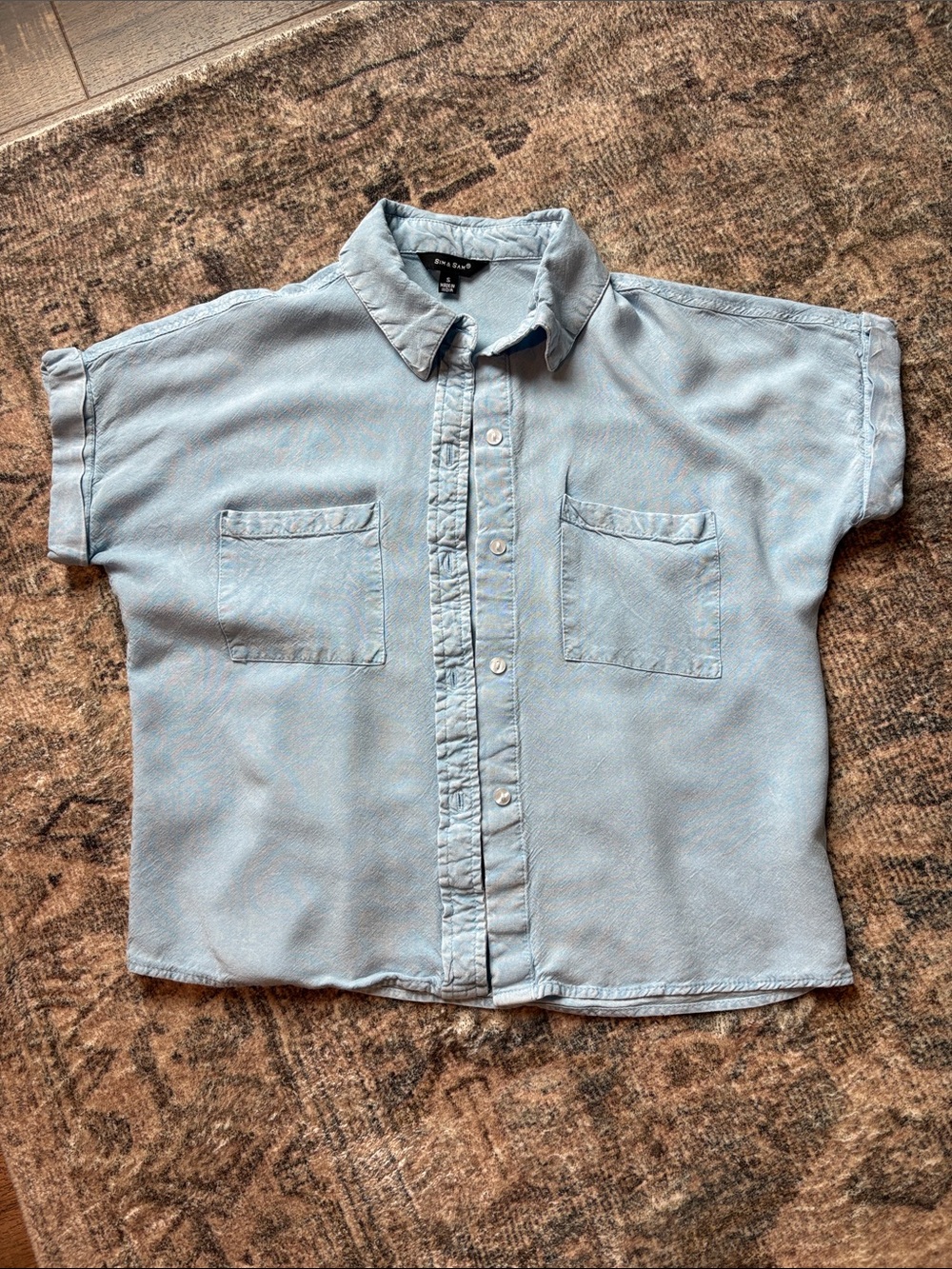 Women’s Light Blue Short-Sleeve Button-Down Shirt
